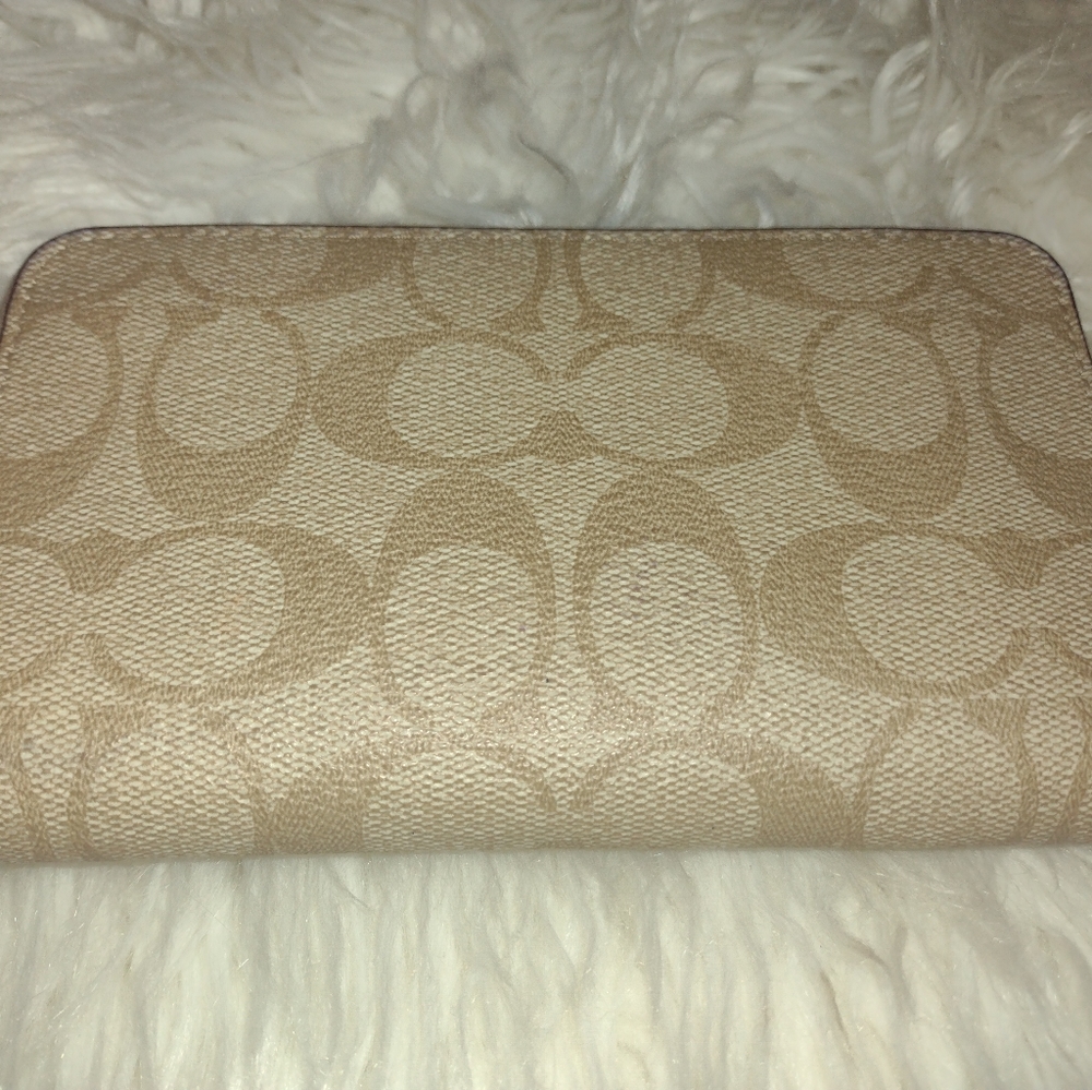 Coach Tan Wallet. - Picture 4 of 5